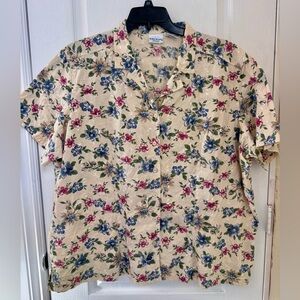 BOBBIE BROOKS VINTAGE TOP SIZE 26W/28W. FLORAL EYELET BUTTON DOWN, SHORT SLEEVE
